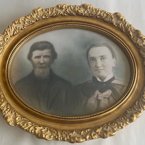Vintage Oval picture frame with photo, Free US shipping