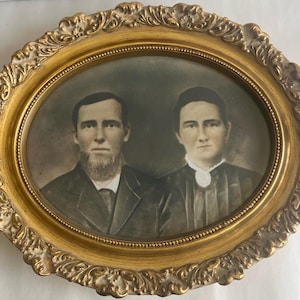 Vintage Oval picture frame with photo, Free US shipping