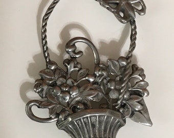 Vintage Flower Basket with Butterfly Pin, 2", Vintage Jewelry, Vintage pin, Vintage Brooch