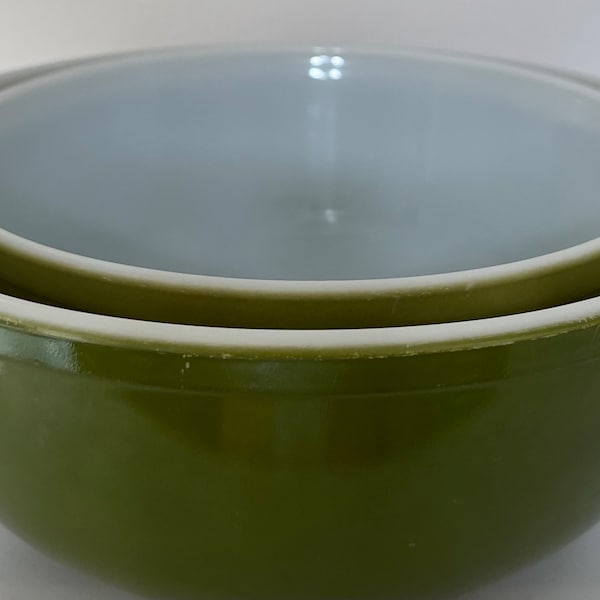 Vintage Pyrex mixing bowls, Set of 2, Verde Avocado Green Nesting/Mixing Bowls, 403, 404, 4qt, 2.5qt