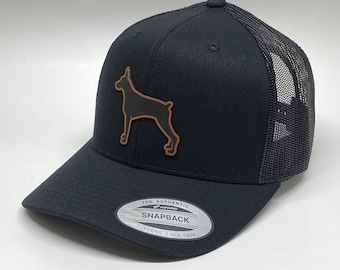 Gorra de Doberman Pinscher grabada con láser: regalo para amantes de los perros