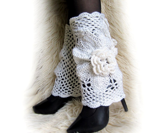 White crochet leg warmers with flowers, bridal lace boot cuffs, wedding boho boot covers, Gift for her