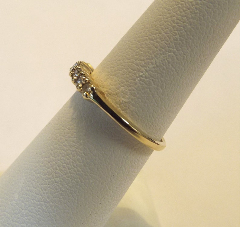 0.25 TCW Sparkley Ladies Diamond Straight Row Diamond Band,14k YG sz 6.5