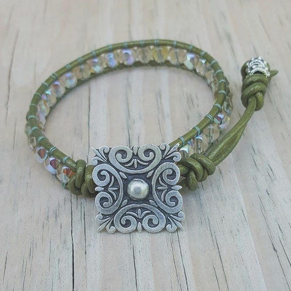 Vert olive unique enveloppé bracelet échelle, bracelet de cuir, cordon en cuir vert olive, bracelet mode, bracelet bohème chic,
