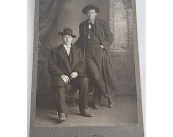 Antike Kabinett Karte Fotografie Junge Männer W Fedora Hüte Edwardian Frühe 1900er Jahre Negaunee MI