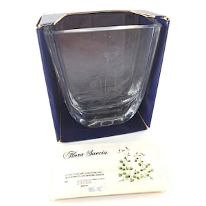Vintage SEA Kosta Glass Etched Vase Heartsease Flower Flora Suencia Sweden 4.5&quot;