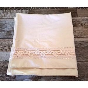 VTG Square Tablecloth Ivory Off White W Pink Lace Trim Elegant Shabby Chic 52&quot;