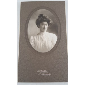 Antike Kabinett Karte Fotografie Junge Frau Edwardian W Bow In Haar Hobb Escanaba