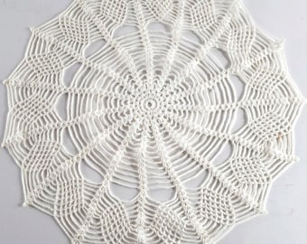 Vintage Handmade Doily White Floral Tea Crochet Victorian Cottage 11.5"
