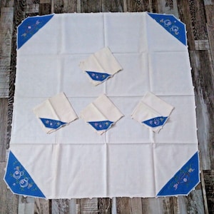 Vintage Tablecloth Hand Embroidered W 4 Matching Napkins Tea Pots Lace Edges