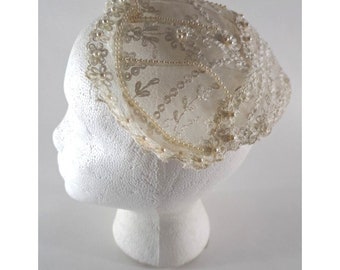 Cappello da donna vintage con calotta zucchetto, cuffia da sposa, rete bianca, perle finte, elegante