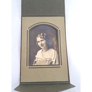 Antique Photograph Young Woman Teenage Girl Early 1900s Edwardian Finger Waves