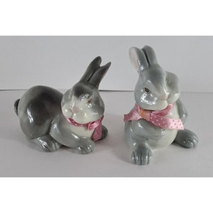 Vintage Flambro Ceramic Rabbits Bunny Figures Gray With Bows 4&quot; Easter Taiwan