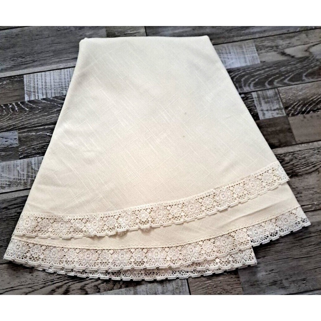 Vintage Oval Tablecloth Ivory Floral Lace Cottagecore Country Farmhouse 72x67