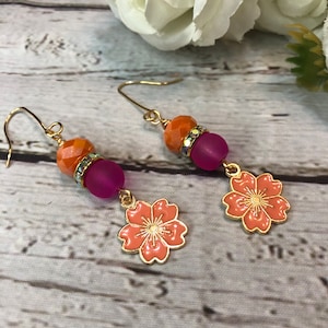 Oranje en roze Hawaiiaanse bloem oorbellen