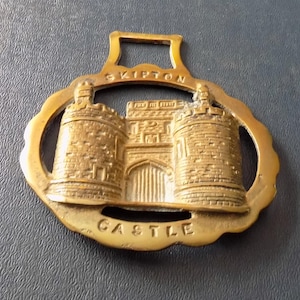 Vintage HORSE BRASS SKIPTON Castle Style Design Made in England