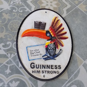 Targa in ghisa Guinness Him Strong "Guarda cosa può fare il grande capo tucano"