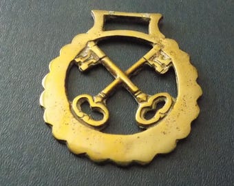 Antique HORSE BRASS Cross Keys Design Emblem of St Peter