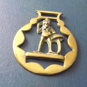 Antiker seltener Guss Typ HORSE BRASS Cornwall oder Devon Pixie Piskey Design