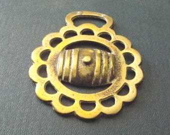 Antique cast HORSE BRASS Draymans Brewers Barrel Design REF1141
