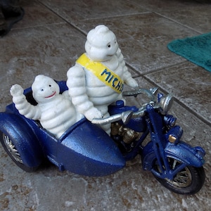 Cast Iron &quot; MICHELIN MAN With Passenger on Blue Harley Davidson Motorcycle & Sidecar &quot;