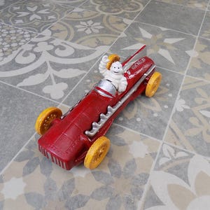 Cast Iron &quot; MICHELIN MAN In Red Racing Car Hubley 1934 10 inches long