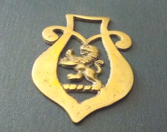 Vintage HORSE BRASS LION Rampant Design in Lyre Shape border Made in England