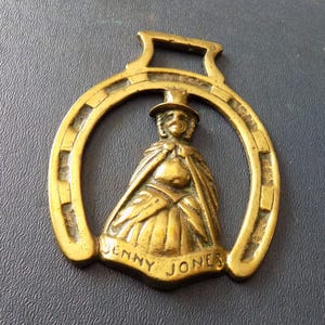 アメリカアンティーク手編みのレースが芸術的で真鍮がゴージャスな存在感抜群のランプ 希少な鋳造アンティークホース真鍮ジェニージョーンズウェールズ