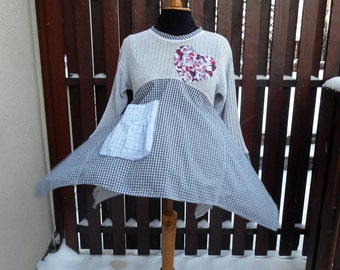 L Gray and grille bleu-blanc Boho Tunic Dress Women's Upcycled clothing. Oversized sweater / Top Plus Size Tunic Boho Chic / carazy