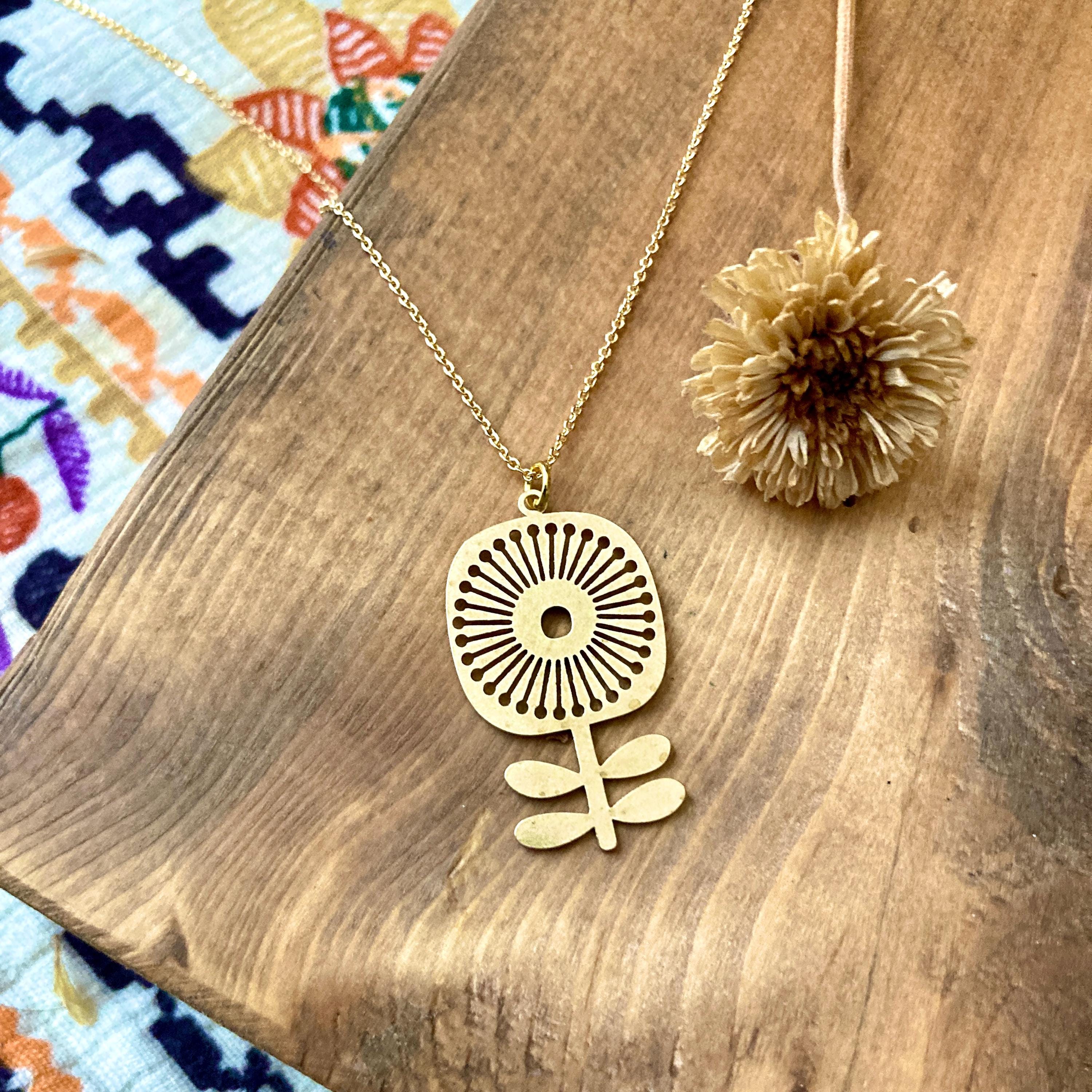 1970s Vintage Flower Necklace - Etsy