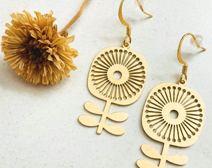 Retro Scandinavian Flower // Huggie Hoops // 60s 70s Earrings // Brass Mid Mod Earrings // Vintage Vibe Collection