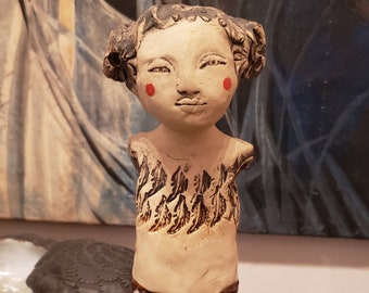 Sculpture en céramique terre grès blanc émaillé jeune fille geisha fleur oeuvre unique fait main