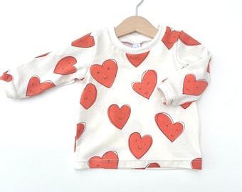 T-shirt pour bébé à manches longues ou courtes Love Hearts. Beau T-shirt bébé unisexe biologique. Vêtements cool pour bébé. Cadeau de luxe pour nouveau bébé. Rouge et blanc.