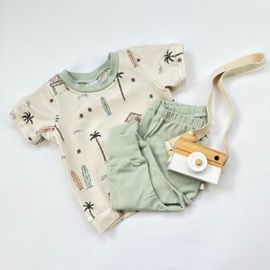 Kurzarm Strand Thema Baby T-Shirt. CremeFarbene Babykleidung. Bio Handarbeit in Großbritannien Unisex Kleinkind Kleidung. Einzigartiges Baby Geschenk UK. Bild 2