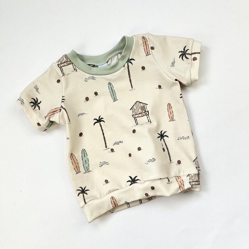 Kurzarm Strand Thema Baby T-Shirt. CremeFarbene Babykleidung. Bio Handarbeit in Großbritannien Unisex Kleinkind Kleidung. Einzigartiges Baby Geschenk UK. Bild 1