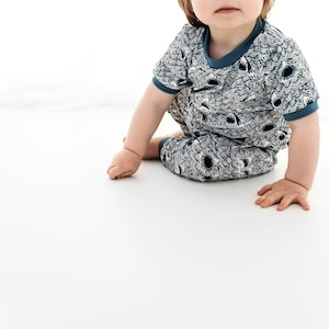 Kurzarm Strand Thema Baby T-Shirt. CremeFarbene Babykleidung. Bio Handarbeit in Großbritannien Unisex Kleinkind Kleidung. Einzigartiges Baby Geschenk UK. Bild 3