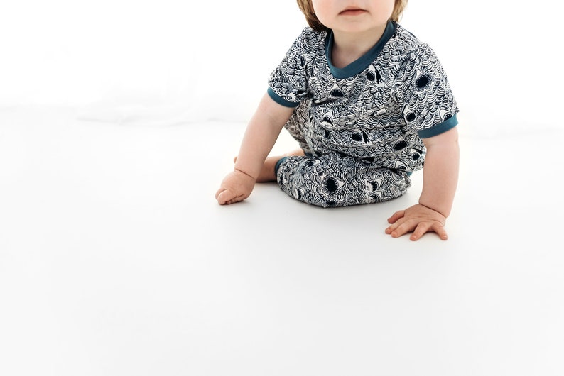Kurzarm Strand Thema Baby T-Shirt. CremeFarbene Babykleidung. Bio Handarbeit in Großbritannien Unisex Kleinkind Kleidung. Einzigartiges Baby Geschenk UK. Bild 3
