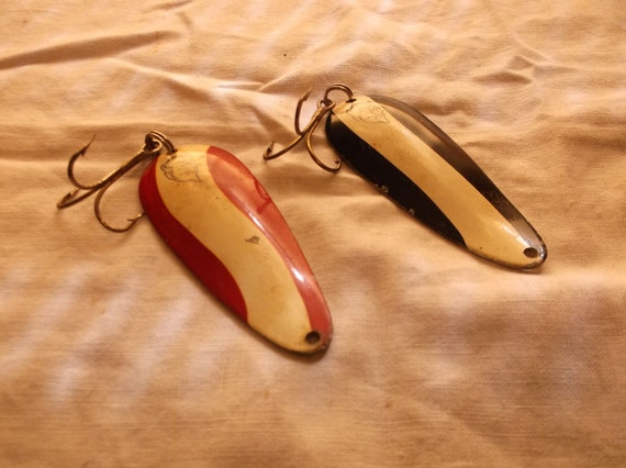 Leurre de pêche vintage « Daredevle » dans une boîte