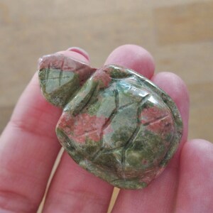 Figurine de tortue, figure verte de tortue, cadeau pour lui, cadeau pour elle, miniature verte de tortue, cristaux et pierres curatifs, statue de tortue d’Unakite