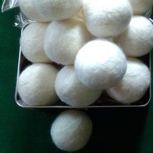 Felt Balls 2.5 cm / 25 mm White Color - Handmade Wool Felt Balls - Felted Balls for DIY - 20 or 100 pcs