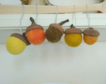 Acorns in Fall Colours | Wool Felt Acorns with Acorn Caps, 1-10pcs