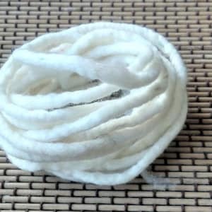 100% Wool Felt Cord - White Wool Felted Cord, Wool Felt Rope - Wool Felt String - Handmade Felt Thread - 3 metri di lunghezza - da 5mm spessore