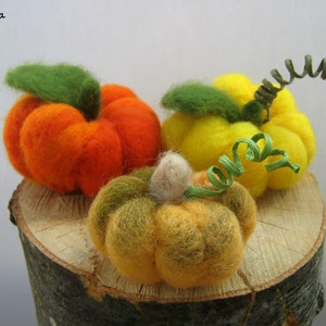 Felt pumpkins, fall decoration, holiday decor, harvest decor, rustic home decor, Thanksgiving dinner decor, wool felt pumpkins in bulk, 3pcs