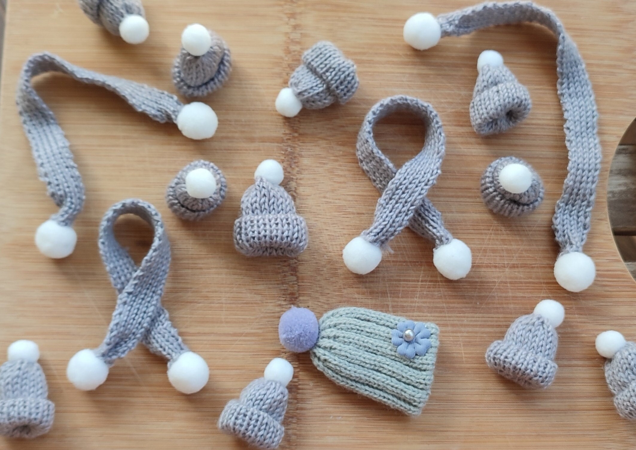 2PC Dollhouse 1:12 Scale Miniature Vintage Hand Knit Woolen Yarn Sweater  Needles