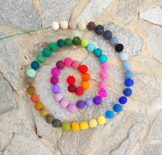 Mix 2 cm 100% wool Felt Balls Nursery Craft Beads Garland Making