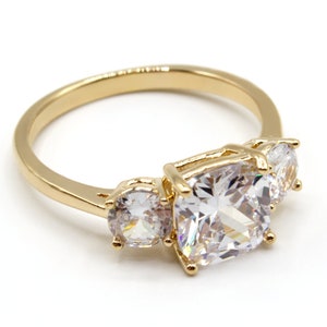 Ring vergoldet 3 Mikrometer 18 Karat mit 3 transparenten Steinen aus Zirkonia