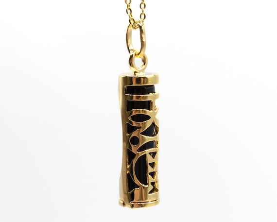 Pendentif Tiki Force Plaqué or et résine couleur corail | Laval Europe