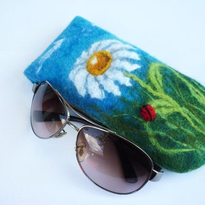 a gift for mom Felted Glasses Case gift for teens pencil case glasses holder accessories eyewear sleeve sunglass handmade cover