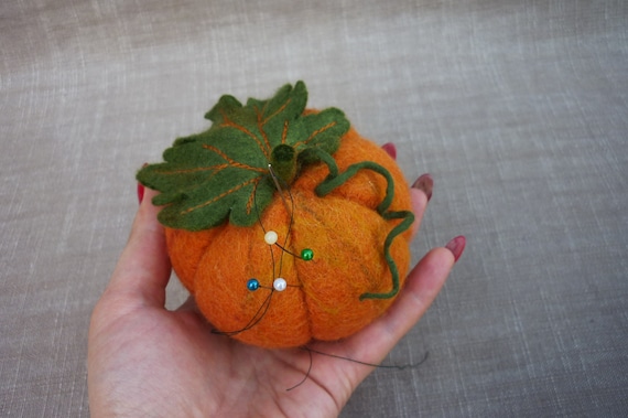 Pumpkin needle pad Pincushion Pin Cushion handmade Halloween decorations Felted Pumpkin handcrafted Accessory pincushions Sewing Pins