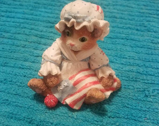 Your my All American Friend Enesco Priscilla Hillman Tan and Brige Cat Figurine with Flag